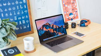 How to Use a MacBook as a Monitor？